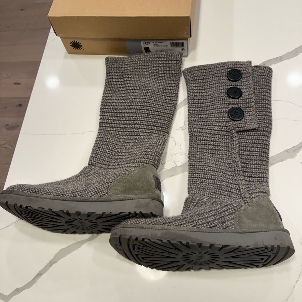 UGG Classic Cardy Boots in Gray